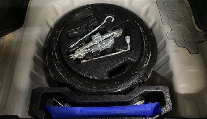 2017 Maruti Ciaz ZETA 1.4  MT PETROL, Petrol, Manual, 90,673 km, Spare Tyre