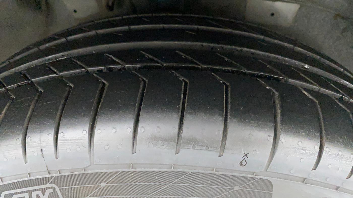 2019 Mahindra XUV500 W11 (O), Diesel, Manual, 21,214 km, Right Front Tyre Tread