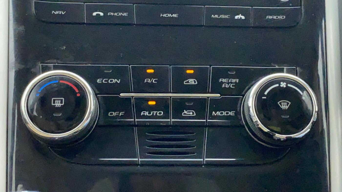 2019 Mahindra XUV500 W11 (O), Diesel, Manual, 21,214 km, Automatic Climate Control