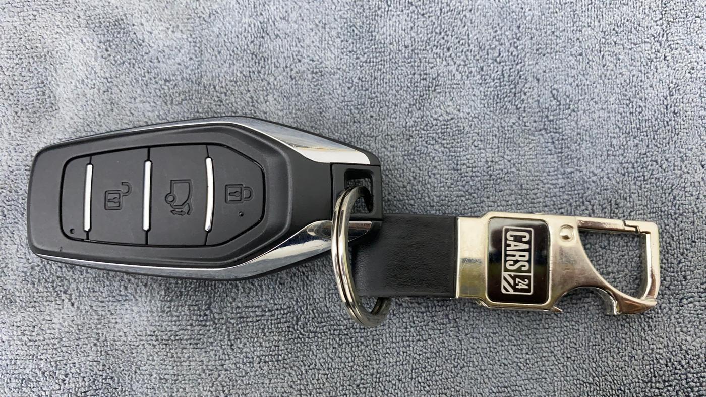 2019 Mahindra XUV500 W11 (O), Diesel, Manual, 21,214 km, Key Close Up