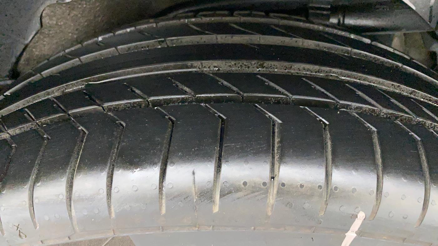 2019 Mahindra XUV500 W11 (O), Diesel, Manual, 21,214 km, Left Rear Tyre Tread