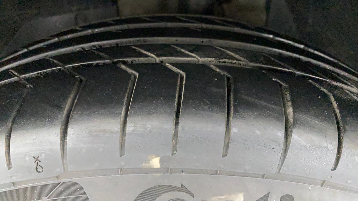 2019 Mahindra XUV500 W11 (O), Diesel, Manual, 21,214 km, Left Front Tyre Tread