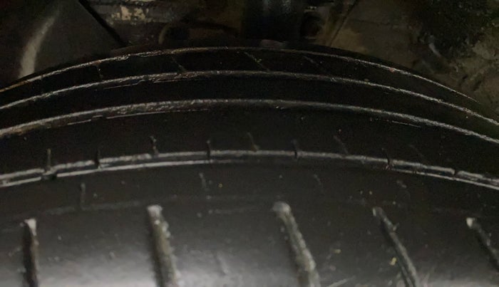2023 KIA CARENS PRESTIGE 1.5 PETROL 7 STR, Petrol, Manual, 40,834 km, Left Front Tyre Tread
