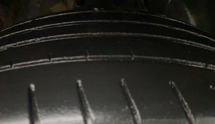 2023 KIA CARENS PRESTIGE 1.5 PETROL 7 STR, Petrol, Manual, 40,834 km, Right Front Tyre Tread