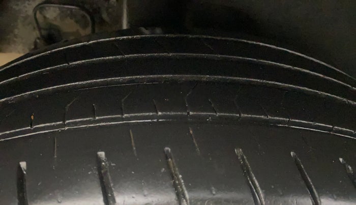 2023 KIA CARENS PRESTIGE 1.5 PETROL 7 STR, Petrol, Manual, 40,834 km, Right Rear Tyre Tread