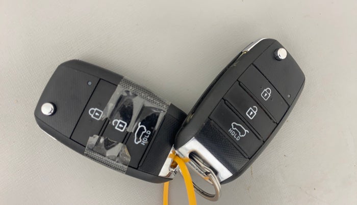 2023 KIA CARENS PRESTIGE 1.5 PETROL 7 STR, Petrol, Manual, 40,834 km, Key Close Up