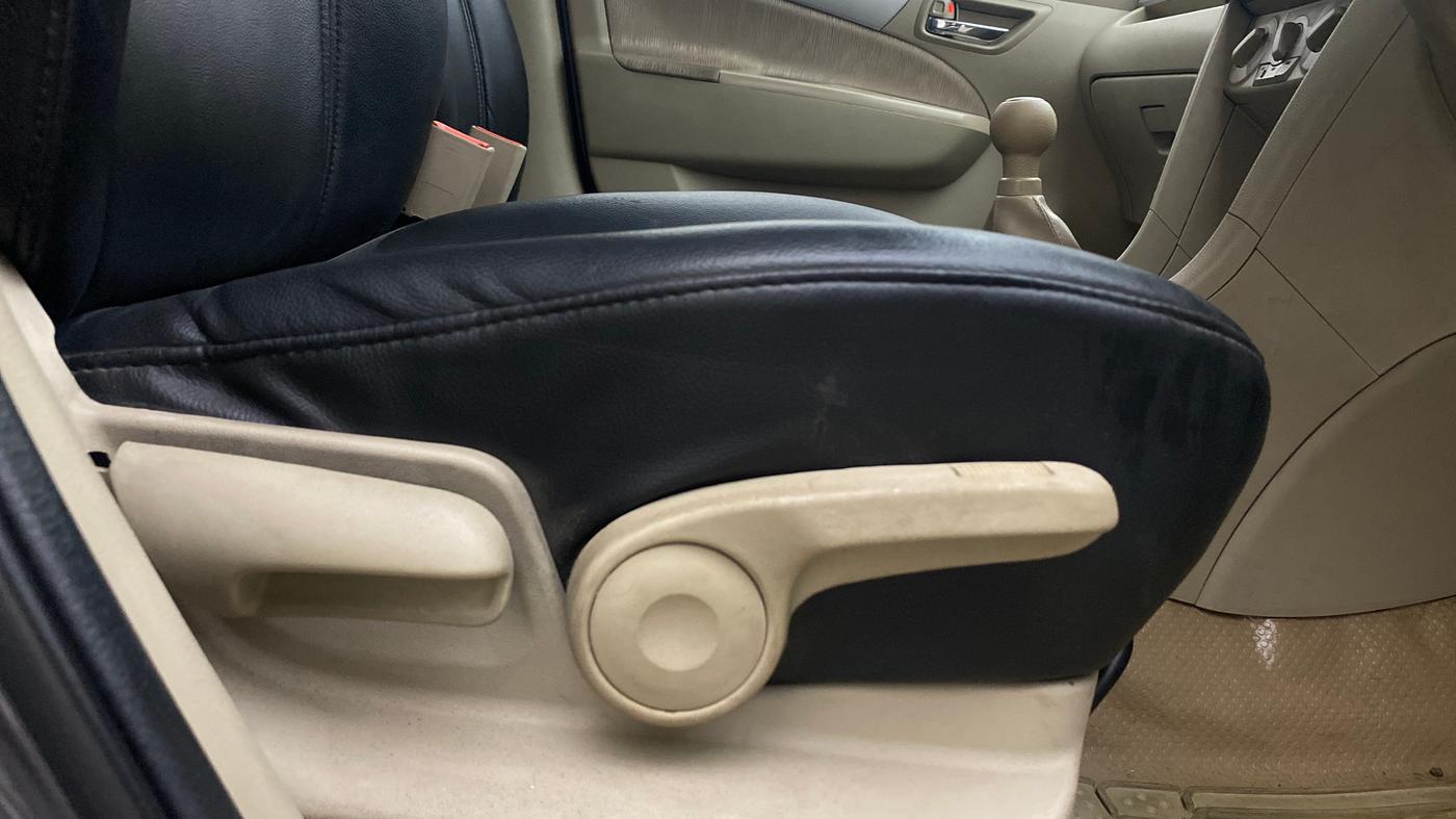 2014 Maruti Ertiga ZXI, Petrol, Manual, 40,526 km, Driver Side Adjustment Panel