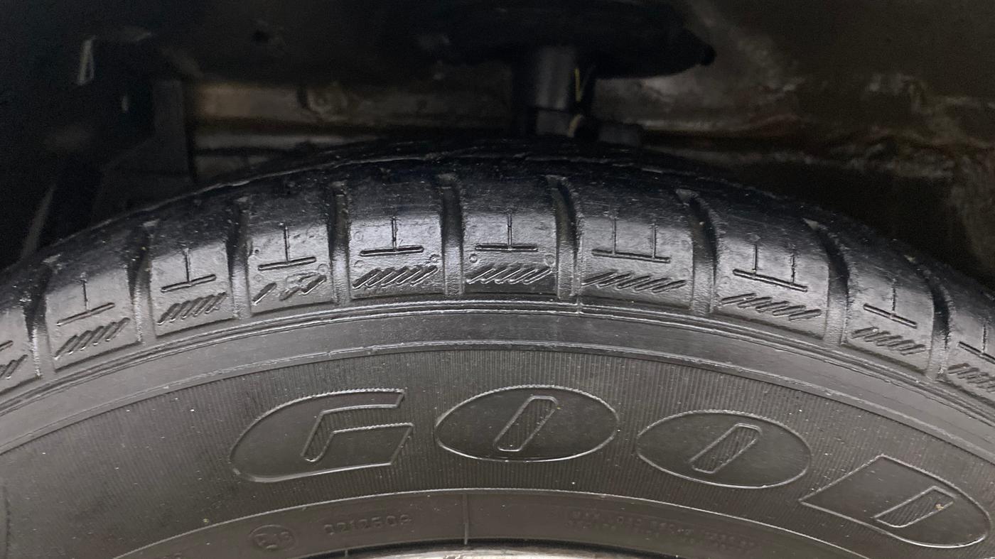 2014 Maruti Ertiga ZXI, Petrol, Manual, 40,526 km, Left Front Tyre Tread
