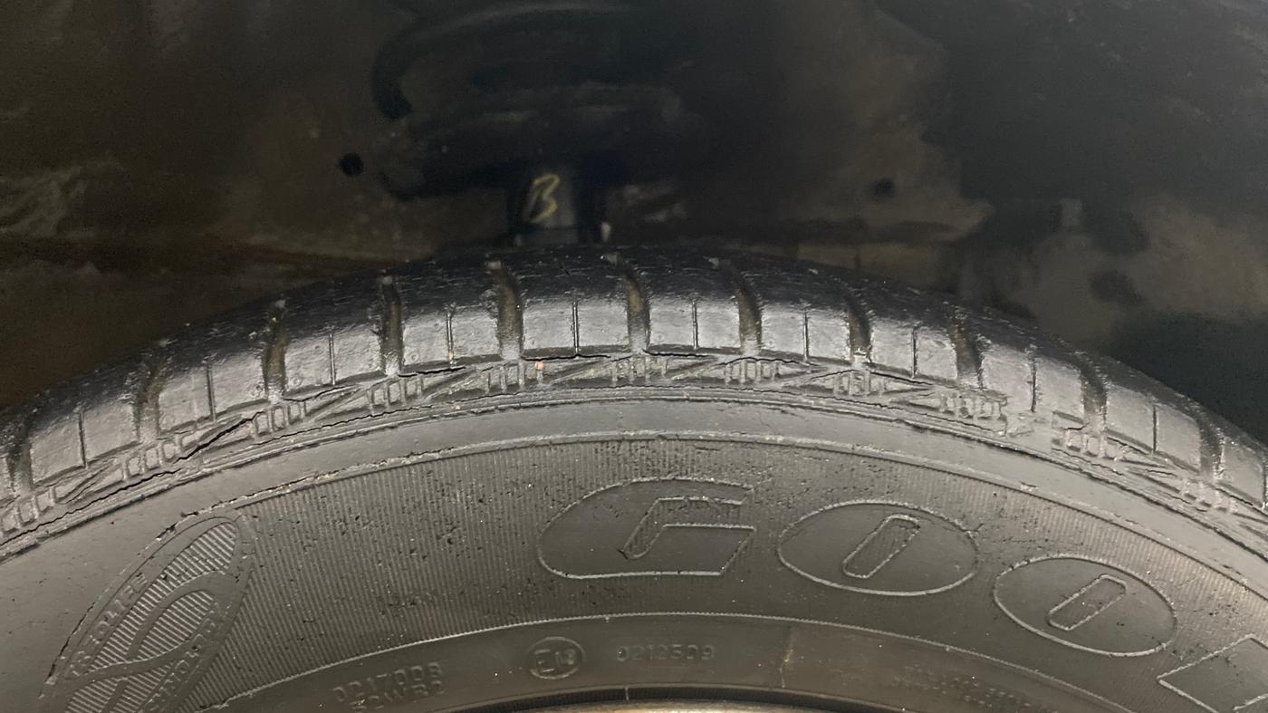 2014 Maruti Ertiga ZXI, Petrol, Manual, 40,526 km, Right Front Tyre Tread