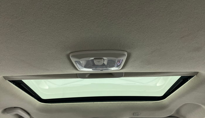 2022 Mahindra XUV300 1.5 W6 MT, Diesel, Manual, 18,832 km, Moonroof/ Sunroof
