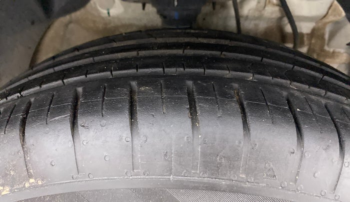 2022 Mahindra XUV300 1.5 W6 MT, Diesel, Manual, 18,832 km, Right Front Tyre Tread