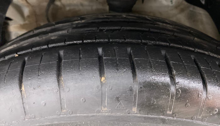2022 Mahindra XUV300 1.5 W6 MT, Diesel, Manual, 18,832 km, Left Front Tyre Tread