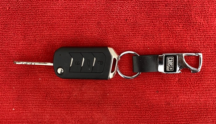 2022 Mahindra XUV300 1.5 W6 MT, Diesel, Manual, 18,832 km, Key Close Up