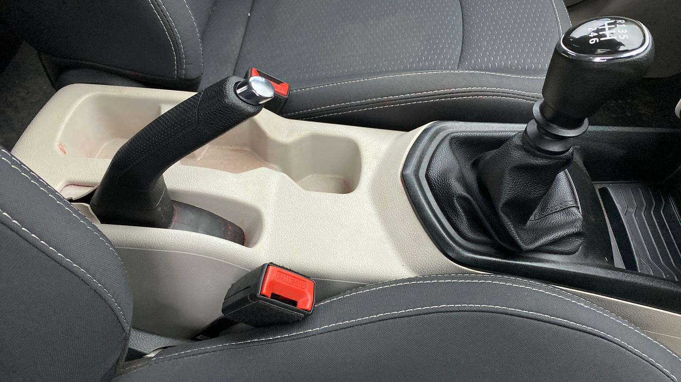 2022 Mahindra XUV300 1.5 W6 MT, Diesel, Manual, 18,832 km, Gear Lever
