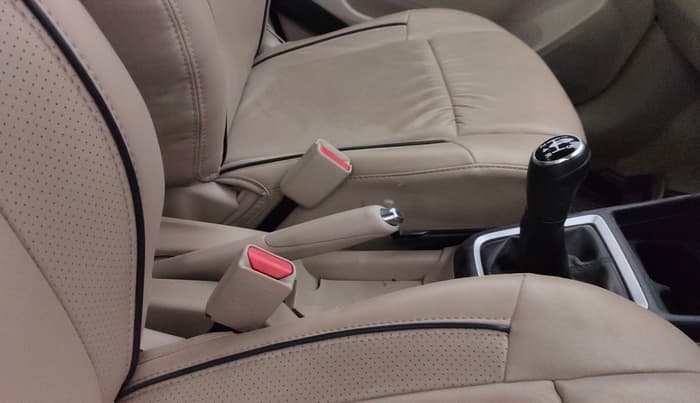 2017 Maruti Dzire VXI, Petrol, Manual, 35,815 km, Gear Lever