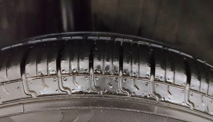 2017 Maruti Dzire VXI, Petrol, Manual, 35,815 km, Right Rear Tyre Tread