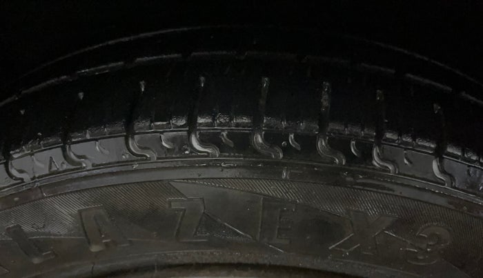 2019 Maruti Celerio VXI CNG, CNG, Manual, 1,35,691 km, Left Front Tyre Tread