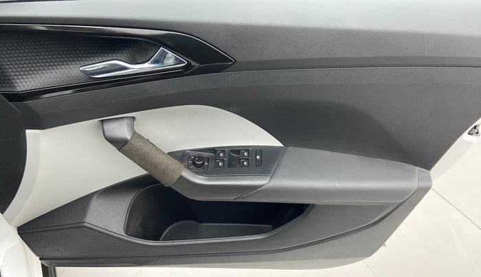 2022 Skoda KUSHAQ STYLE 1.5TSI AT (6 AIRBAG), Petrol, Automatic, 2,696 km, Driver Side Door Panels Control