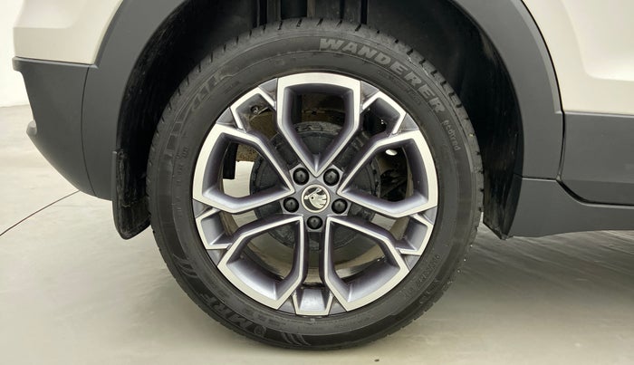 2022 Skoda KUSHAQ STYLE 1.5TSI AT (6 AIRBAG), Petrol, Automatic, 2,696 km, Right Rear Wheel