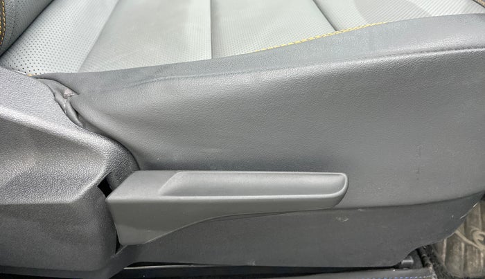 2022 Skoda KUSHAQ STYLE 1.5TSI AT (6 AIRBAG), Petrol, Automatic, 2,696 km, Driver Side Adjustment Panel