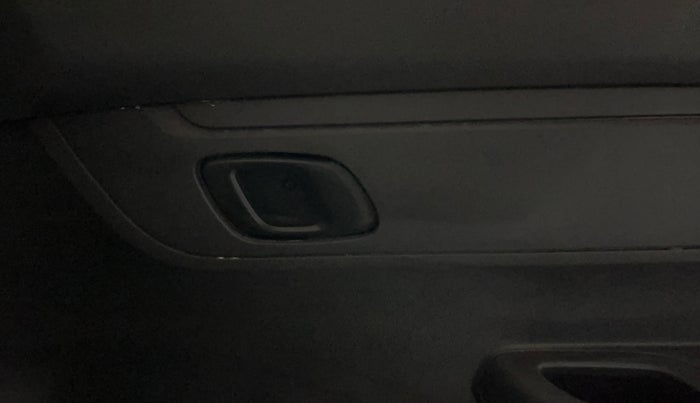 2016 Renault Kwid RXT 0.8, Petrol, Manual, 51,234 km, Driver Side Door Panels Control