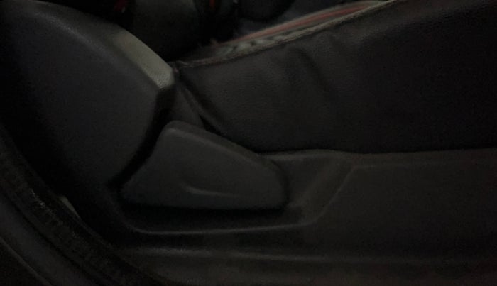 2016 Renault Kwid RXT 0.8, Petrol, Manual, 51,234 km, Driver Side Adjustment Panel