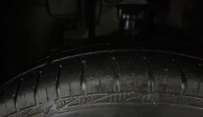 2016 Renault Kwid RXT 0.8, Petrol, Manual, 51,234 km, Left Front Tyre Tread