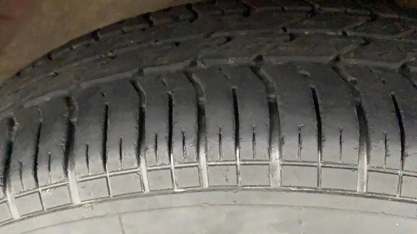 2013 Maruti Ritz VXI, Petrol, Manual, 23,329 km, Right Front Tyre Tread