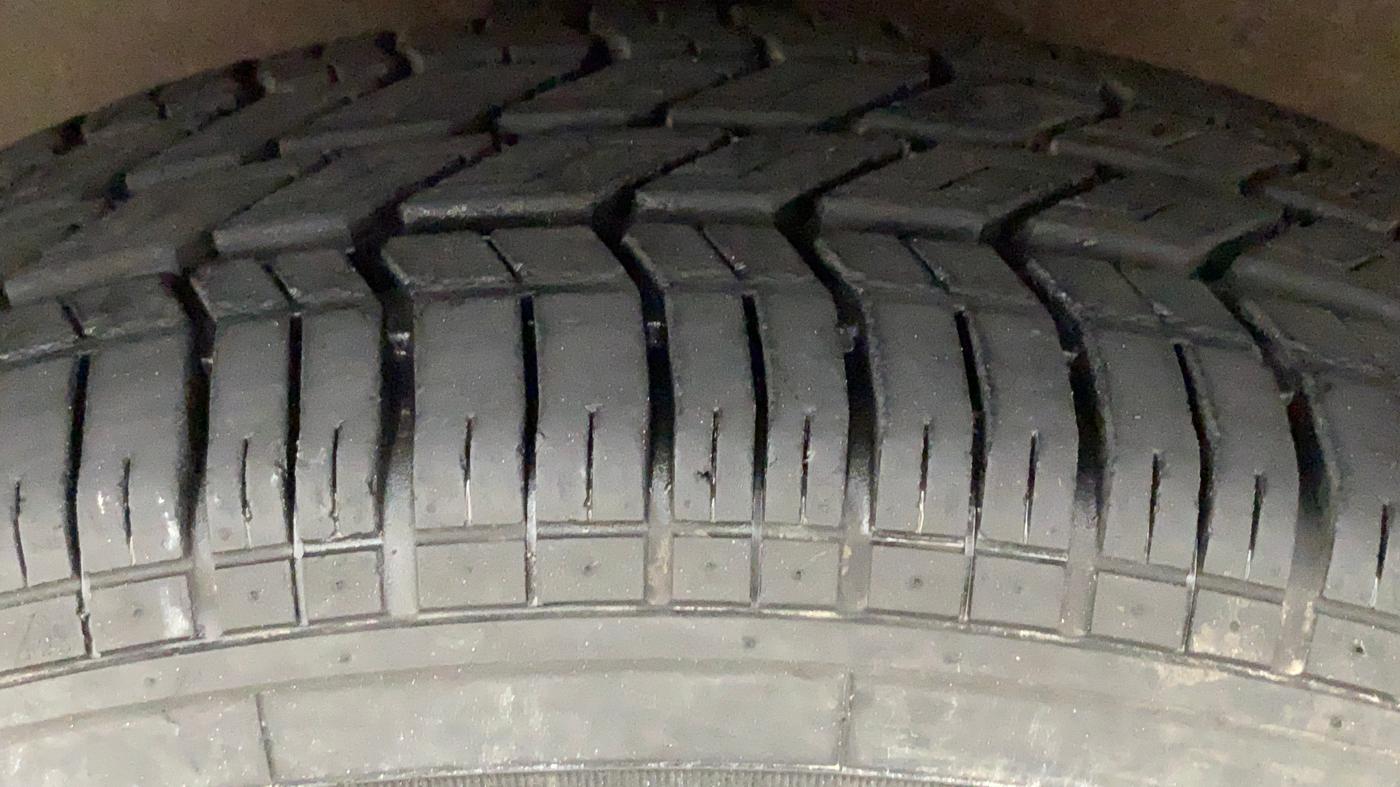 2013 Maruti Ritz VXI, Petrol, Manual, 23,329 km, Left Front Tyre Tread