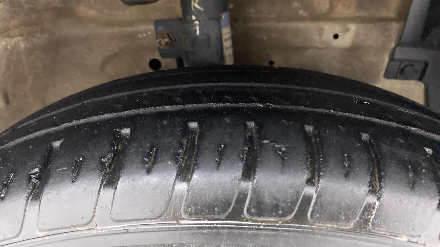 2016 Maruti Swift VXI, Petrol, Manual, 62,676 km, Right Front Tyre Tread