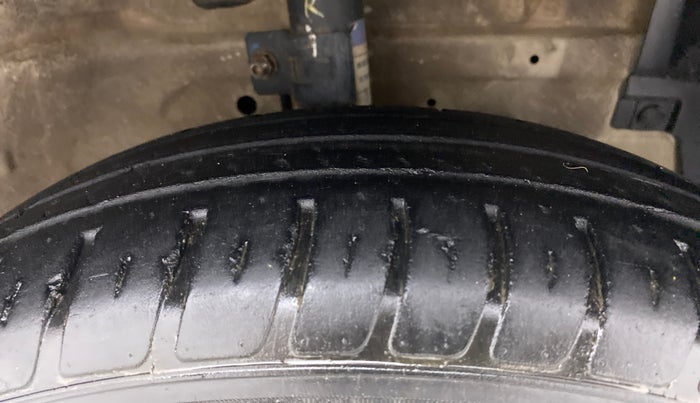 2016 Maruti Swift VXI, Petrol, Manual, 62,676 km, Right Front Tyre Tread