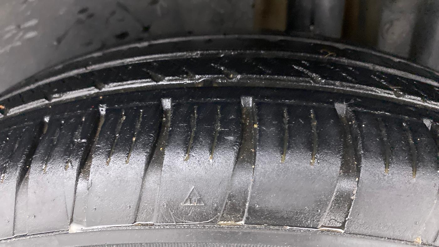 2016 Maruti Swift VXI, Petrol, Manual, 62,676 km, Left Rear Tyre Tread