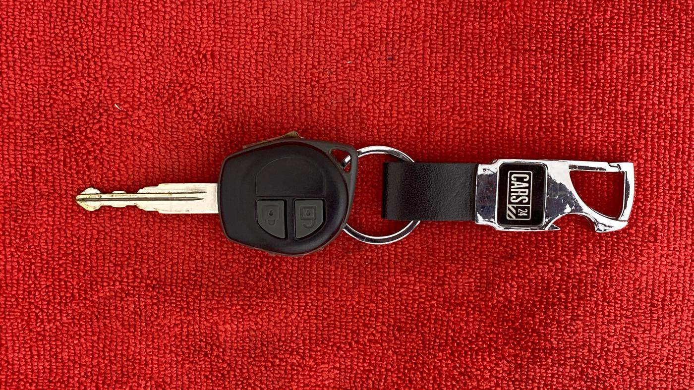 2016 Maruti Swift VXI, Petrol, Manual, 62,676 km, Key Close Up