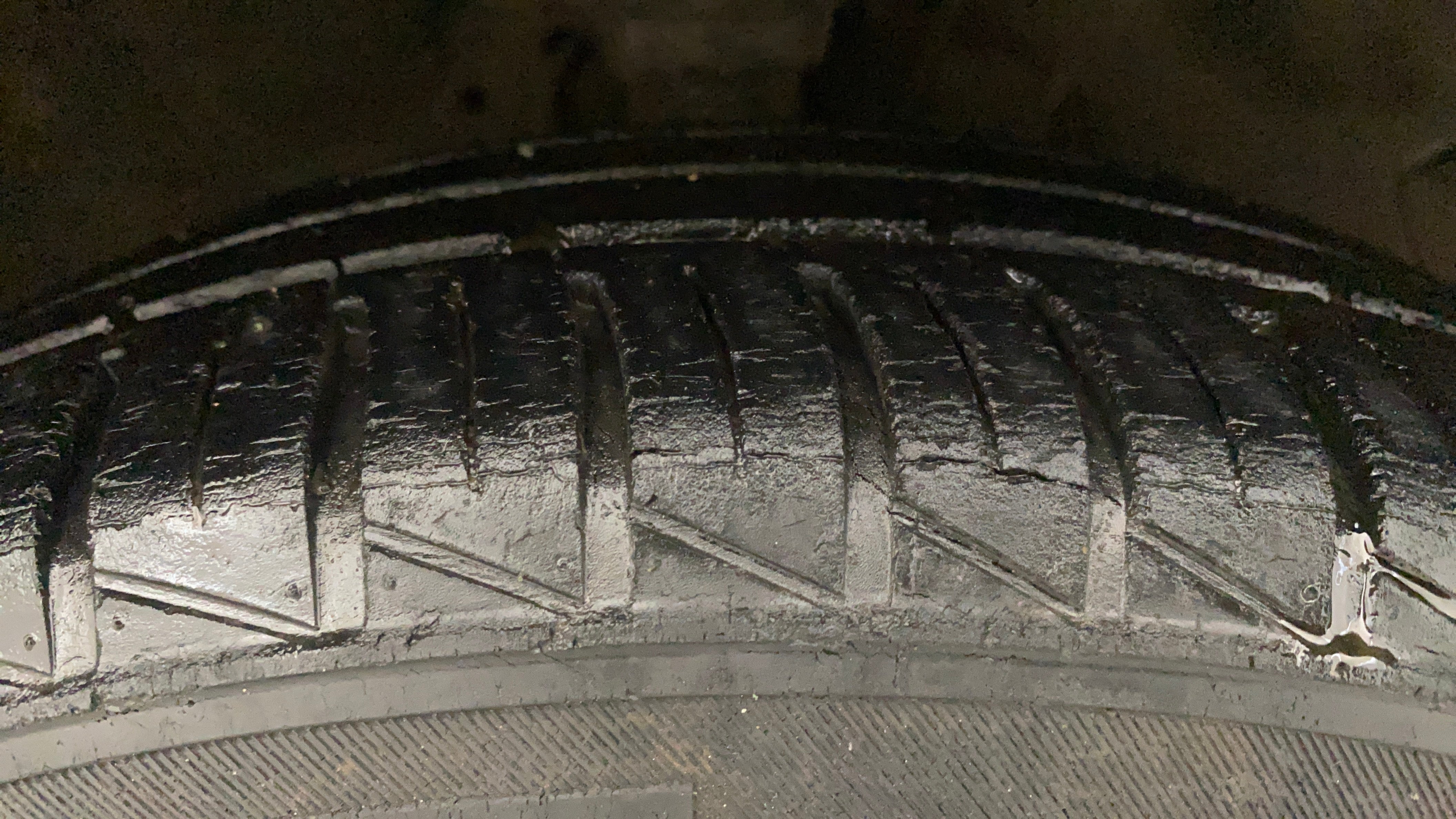 camera-Right-Front-Tyre-Tread