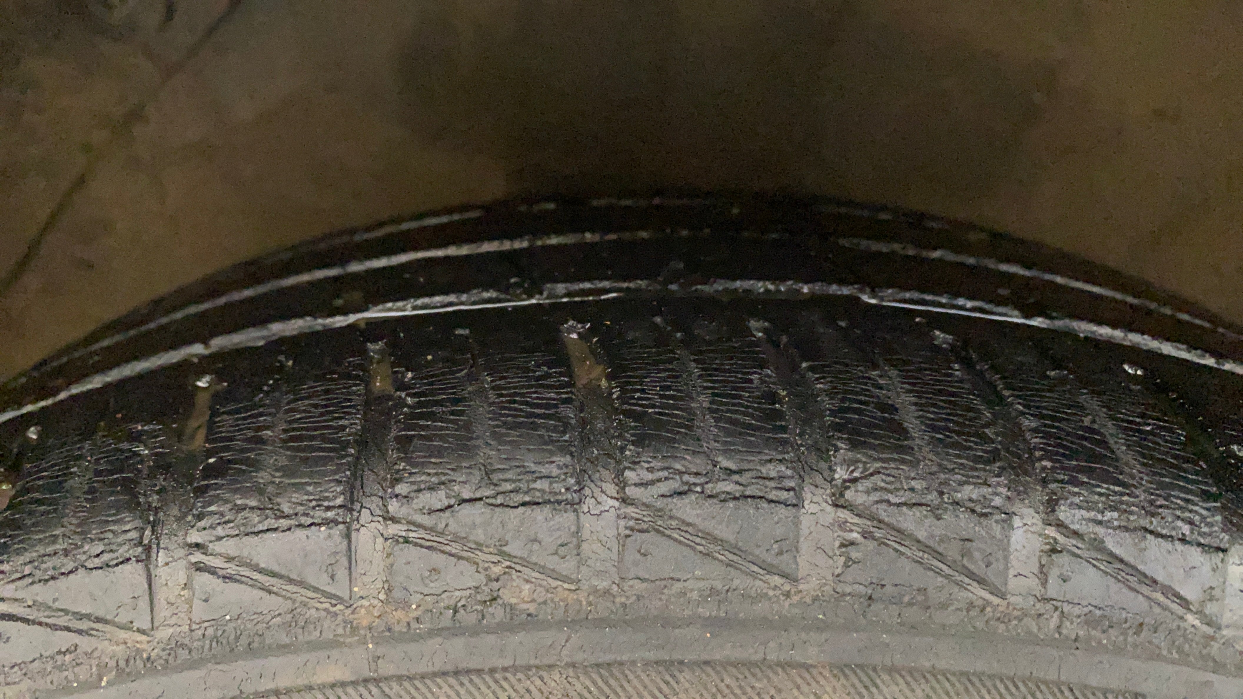camera-Right-Rear-Tyre-Tread