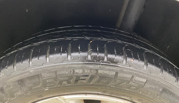 2016 Ford Ecosport TITANIUM 1.5L DIESEL, Diesel, Manual, 1,12,967 km, Left Rear Tyre Tread