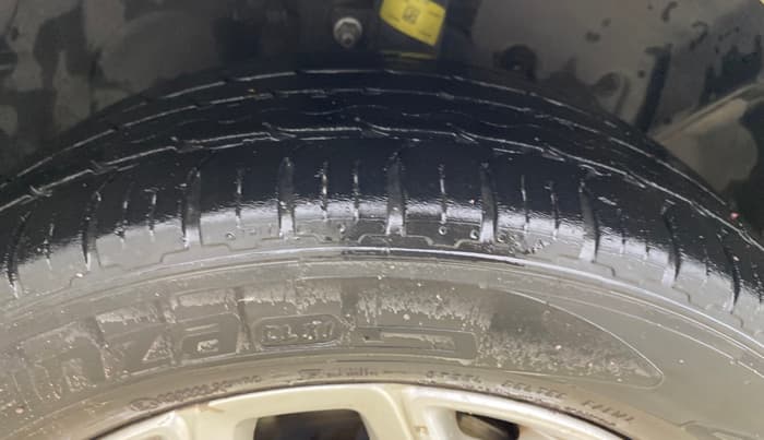 2016 Ford Ecosport TITANIUM 1.5L DIESEL, Diesel, Manual, 1,12,967 km, Right Front Tyre Tread