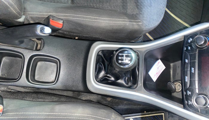 2016 Maruti S Cross ZETA 1.3, Diesel, Manual, 57,437 km, Gear Lever