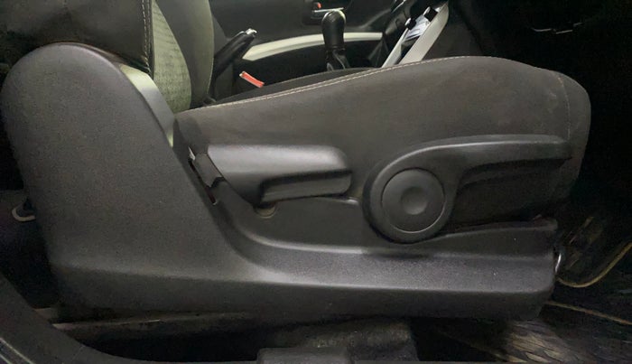 2016 Maruti S Cross ZETA 1.3, Diesel, Manual, 57,437 km, Driver Side Adjustment Panel