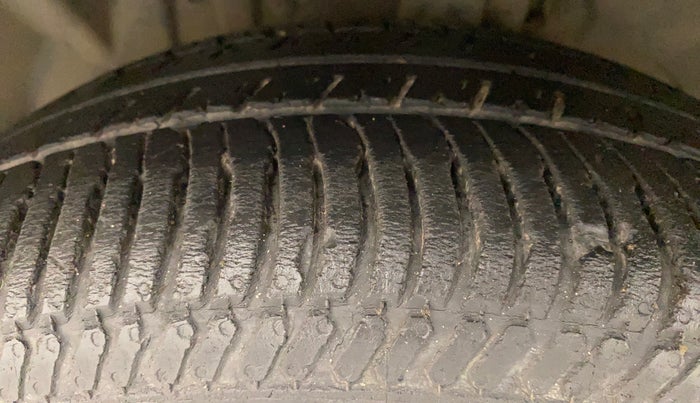 2017 Ford Ecosport TITANIUM 1.5L PETROL AT, Petrol, Automatic, 41,134 km, Left Front Tyre Tread