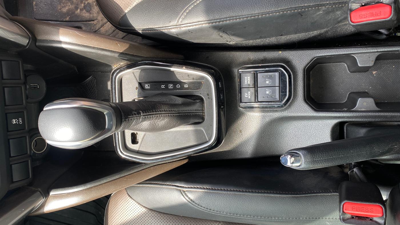 2022 Toyota URBAN CRUISER HYRYDER V HYBRID, Hybrid, Automatic, 19,184 km, Gear Lever