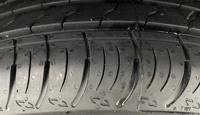 2022 Nissan MAGNITE XE, Petrol, Manual, 41,657 km, Left Rear Tyre Tread