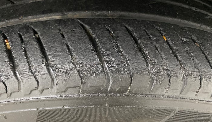 2022 Nissan MAGNITE XE, Petrol, Manual, 41,657 km, Right Front Tyre Tread