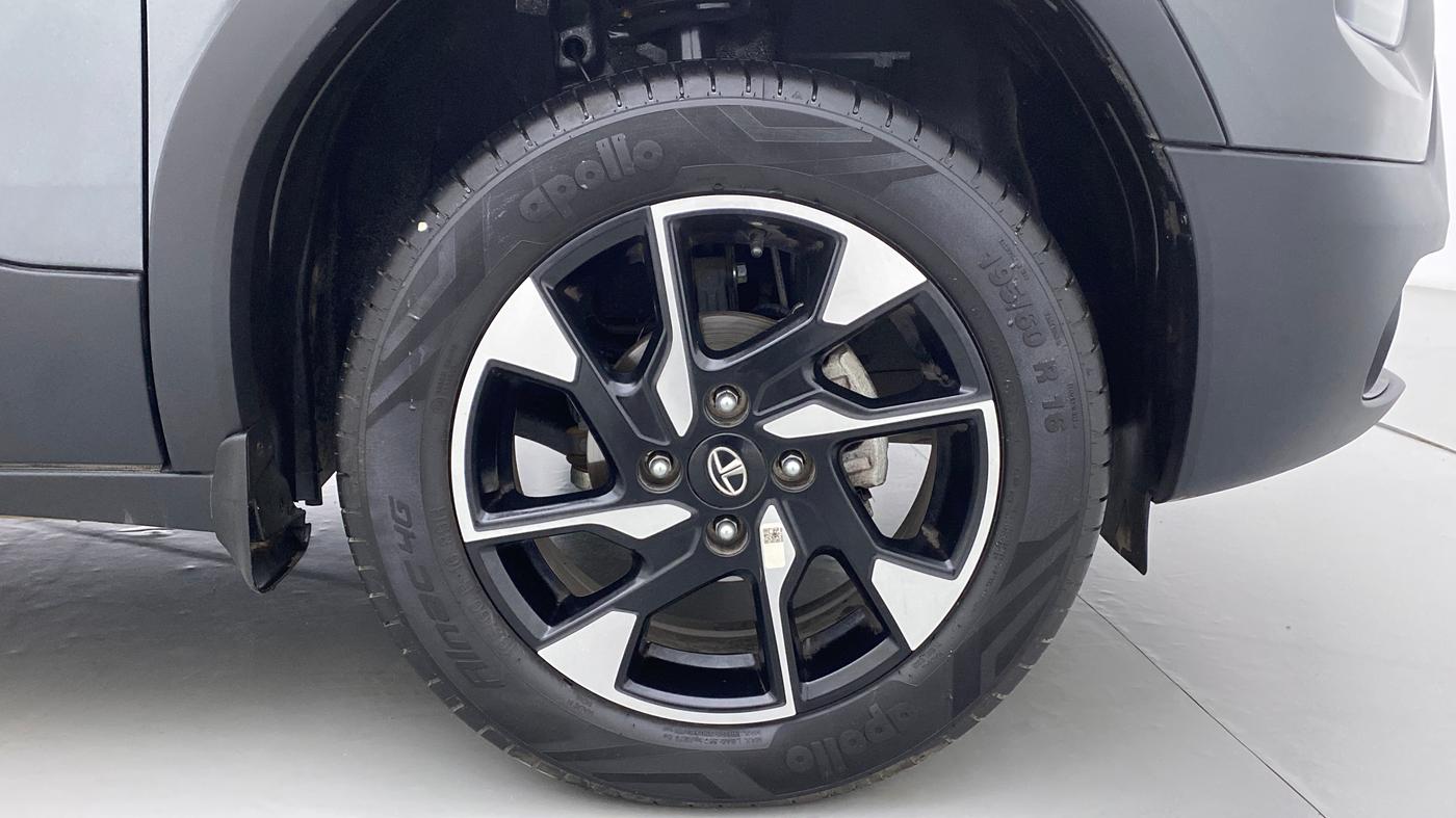 2022 Tata PUNCH CREATIVE  AMT, Petrol, Automatic, 8,001 km, Right Front Wheel