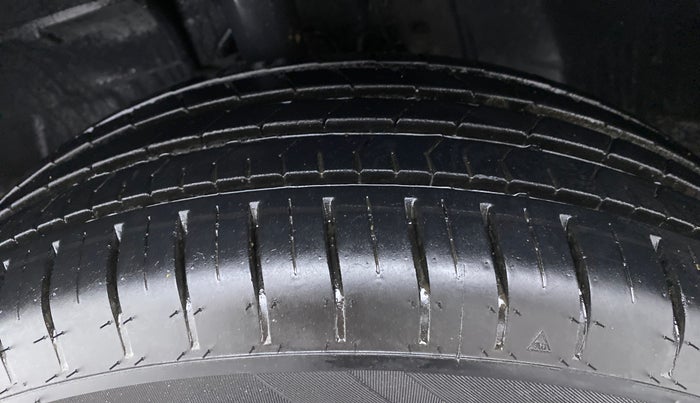 2022 Tata PUNCH CREATIVE  AMT, Petrol, Automatic, 8,001 km, Left Front Tyre Tread