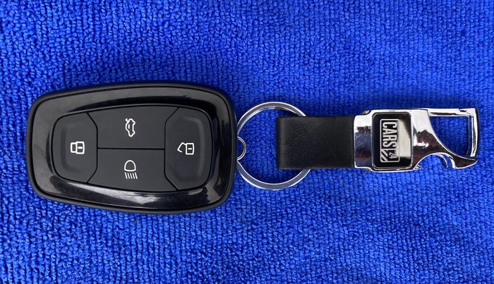 2022 Tata PUNCH CREATIVE  AMT, Petrol, Automatic, 8,001 km, Key Close Up