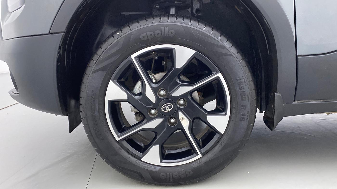 2022 Tata PUNCH CREATIVE  AMT, Petrol, Automatic, 8,001 km, Left Front Wheel