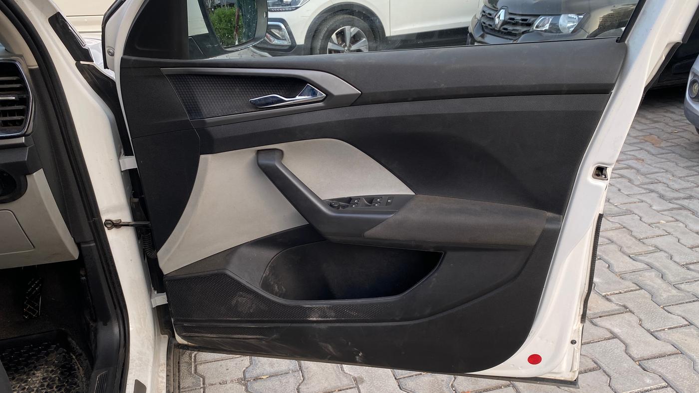 2023 Skoda KUSHAQ AMBITION 1.0L TSI MT, Petrol, Manual, 42,451 km, Driver Side Door Panels Control