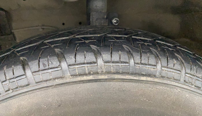 2015 Maruti Swift VDI ABS, Diesel, Manual, 79,433 km, Left Front Tyre Tread