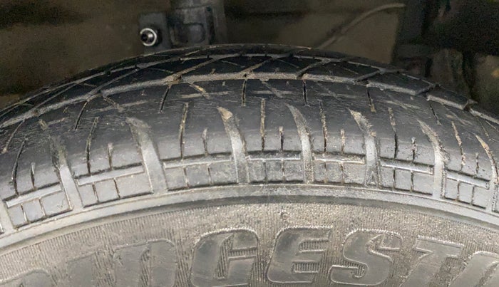 2015 Maruti Swift VDI ABS, Diesel, Manual, 79,433 km, Right Front Tyre Tread